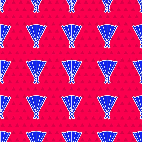 Traditionelles chinesisches oder japanisches Fächersymbol aus blauem Papier isoliert nahtlose Muster auf rotem Hintergrund. Vektorillustration — Stockvektor