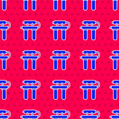 Mavi Su filtresi simgesi kırmızı arkaplanda izole edilmiş. Su filtreleme sistemi. Ters osmoz sistemi. Vektör İllüstrasyonu