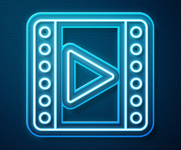 Línea de neón brillante Reproducir icono de vídeo aislado sobre fondo azul. Señal de tira de película. Ilustración vectorial — Vector de stock