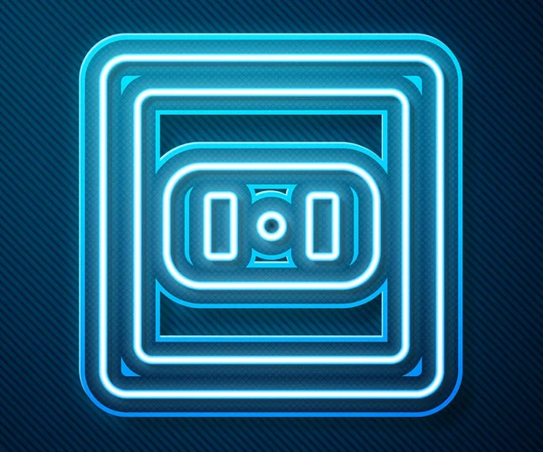 Gloeiende Neon Lijn Elektrisch Stopcontact Pictogram Geïsoleerd Blauwe Achtergrond Stroomaansluiting — Stockvector