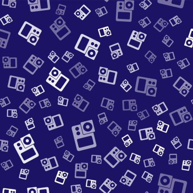 Beyaz fotoğraf makinesi simgesi mavi arkaplanda kusursuz desen izole etti. Fotoğraf makinesi simgesi. Vektör İllüstrasyonu