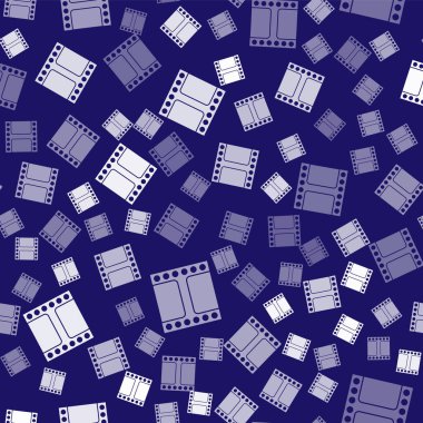 Beyaz Oyun Video simgesi mavi arkaplandaki kusursuz deseni izole etti. Film şeridi tabelası. Vektör İllüstrasyonu