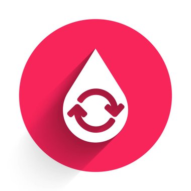 Beyaz geri dönüşümlü temiz su ikonu uzun gölgeli izole edilmiş. İşaret geri dönüşümlü bir damla su. Kırmızı daire düğmesi. Vektör İllüstrasyonu