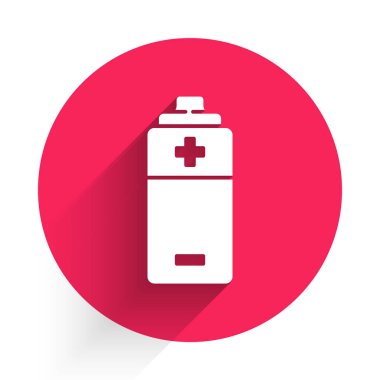 Beyaz Batarya simgesi uzun gölgeli izole edilmiş. Şimşek sembolü. Kırmızı daire düğmesi. Vektör İllüstrasyonu