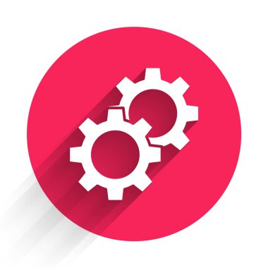 Beyaz dişli simgesi uzun gölgeli izole edilmiş. Çarklı teçhizat ayarları. İşçi sembolü. Kırmızı daire düğmesi. Vektör İllüstrasyonu