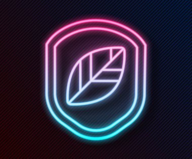 Siyah zemin üzerinde yaprak simgesi olan parlayan neon hattı kalkanı. Yapraklı çevre dostu güvenlik kalkanı. Vektör İllüstrasyonu