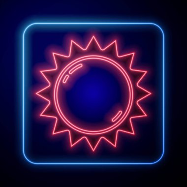 Parlayan neon güneş simgesi mavi arkaplanda izole edildi. Yaz sembolü. Güneşli bir gün. Vektör İllüstrasyonu