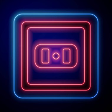 Parlayan neon elektrik çıkış simgesi mavi arkaplanda izole edildi. Elektrik prizi. Rosette sembolü. Vektör İllüstrasyonu