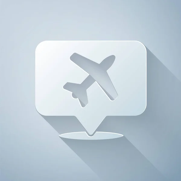 Corte de papel Burbuja de voz con icono de viaje de avión aislado sobre fondo gris. Señal de transporte aéreo. Símbolo de vacaciones. Estilo de arte de papel. Ilustración vectorial — Vector de stock