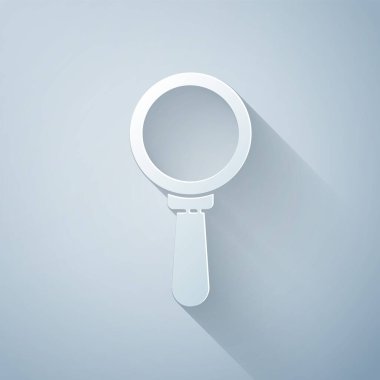 Kağıt kesiği büyüteç simgesi gri arkaplanda izole edilmiş. Arama, odaklanma, yakınlaştırma, iş sembolü. Kağıt sanatı tarzı. Vektör İllüstrasyonu