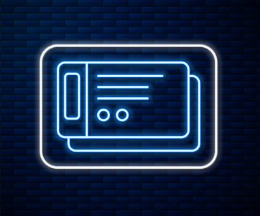 Parlayan neon hattı seyahat bileti ikonu tuğla duvar arkasında izole edildi. Tren, gemi, uçak, tramvay, otobüs. Seyahat servisi konsepti. Vektör İllüstrasyonu