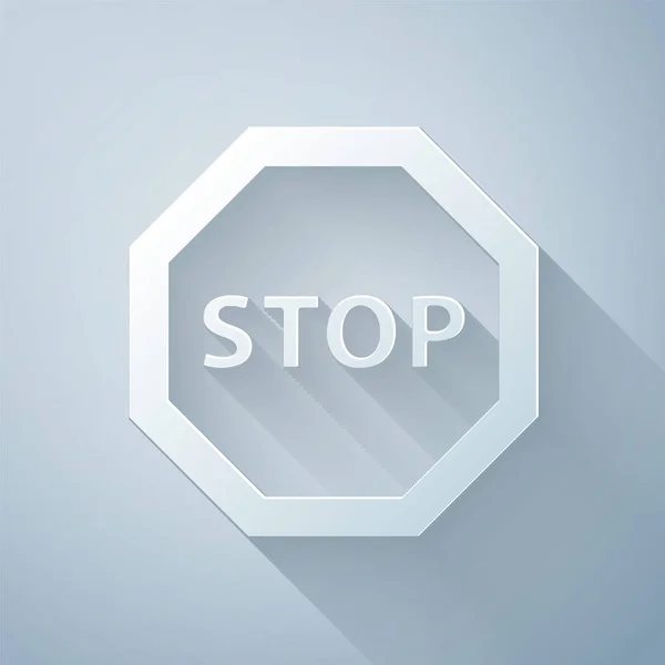 Corte de papel Detener icono de signo aislado sobre fondo gris. Símbolo de parada de advertencia de tráfico. Estilo de arte de papel. Ilustración vectorial — Vector de stock