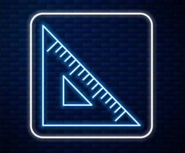 Parlayan neon çizgisi üçgen cetvel simgesi tuğla duvar arka planında izole edildi. Düz sembol. Geometrik sembol. Vektör İllüstrasyonu