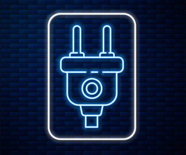 Parlayan neon hattı elektrik prizi simgesi tuğla duvar arka planında izole edildi. Bağlantı kavramı ve elektriğin kesilmesi. Vektör İllüstrasyonu