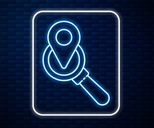 Leuchtende Neon-Line-Suche Standort-Symbol isoliert auf Backsteinwand Hintergrund. Lupe mit Zeiger. Vektorillustration — Stockvektor