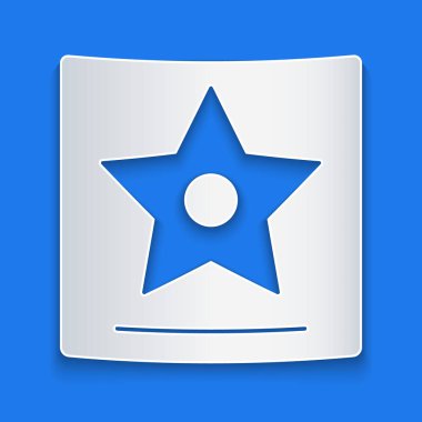 Gazete Hollywood 'un ünlü yıldızı yürüyüşünü mavi arka planda izole edilmiş ünlü bulvarı ikonu üzerinde kesti. Ünlü kaldırım, bulvar aktörü. Kağıt sanatı tarzı. Vektör İllüstrasyonu