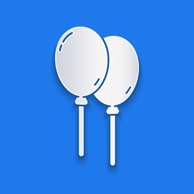 Kağıt, mavi arka planda izole edilmiş kurdele simgesiyle balonları keser. Mutlu Paskalyalar. Kağıt sanatı tarzı. Vektör İllüstrasyonu