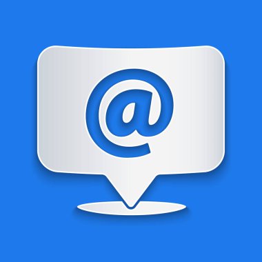 Kağıt kesiği Posta ve e-posta simgesi mavi arkaplanda izole edildi. Zarf sembolü e-postası. E- posta kodu. Kağıt sanatı tarzı. Vektör İllüstrasyonu