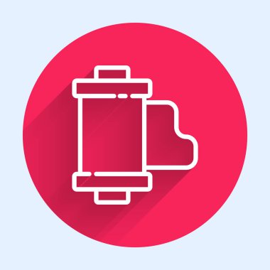 Beyaz çizgi kamerası eski film rulo kartuş ikonu uzun gölgeli izole edilmiş. 35 mm 'lik film kutusu. Film şeridi fotoğrafçı ekipmanı. Kırmızı daire düğmesi. Vektör İllüstrasyonu