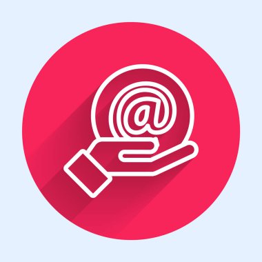 Beyaz çizgi posta ve e-posta el simgesi uzun gölgeli izole. Zarf sembolü e-postası. E- posta kodu. Kırmızı daire düğmesi. Vektör İllüstrasyonu