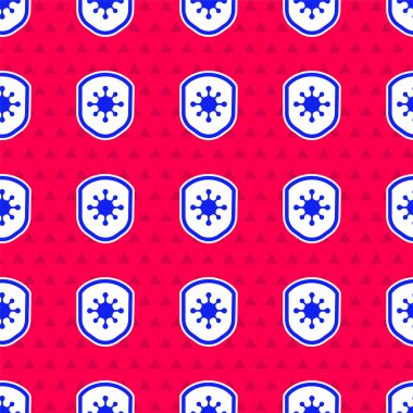 Mavi Kalkan virüsten, mikroplardan ve bakteri simgesinden korunuyor. Kırmızı arka planda izole edilmiş bir iz var. Bağışıklık sistemi konsepti. Corona virüsü 2019-nCoV. Vektör İllüstrasyonu