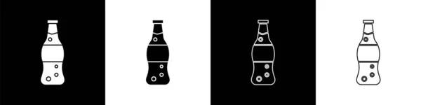 Set Fles Met Water Pictogram Geïsoleerd Zwart Wit Achtergrond Soda — Stockvector