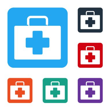 Beyaz arka planda beyaz ilk yardım çantası simgesi izole edildi. Haçlı sağlık kutusu. Acil durumlar için tıbbi ekipman. Sağlık sigortası konsepti. Renkli kare düğmelerle simgeleri ayarla. Vektör İllüstrasyonu