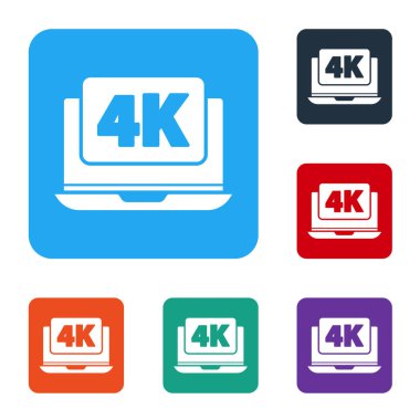 Beyaz arkaplanda 4k video teknolojisi simgesi olan beyaz dizüstü bilgisayar ekranı. Renkli kare düğmelerle simgeleri ayarla. Vektör İllüstrasyonu