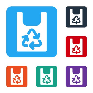Beyaz arka planda izole edilmiş geri dönüşüm simgesine sahip beyaz plastik torba. Geri dönüşüm sembollü çanta. Renkli kare düğmelerle simgeleri ayarla. Vektör İllüstrasyonu
