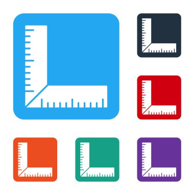 Beyaz Köşeli cetvel simgesi beyaz arkaplanda izole edildi. Yerleşim alanı, açı cetvel, marangozluk, ölçüm aletleri, ölçek. Renkli kare düğmelerle simgeleri ayarla. Vektör İllüstrasyonu