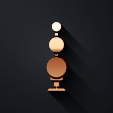 Altın Anal boncuk simgesi siyah arkaplanda izole edildi. Anal taşak işareti. Fetiş aksesuarı. Erkekler ve kadınlar için seks oyuncağı. Uzun gölge tarzı. Vektör İllüstrasyonu