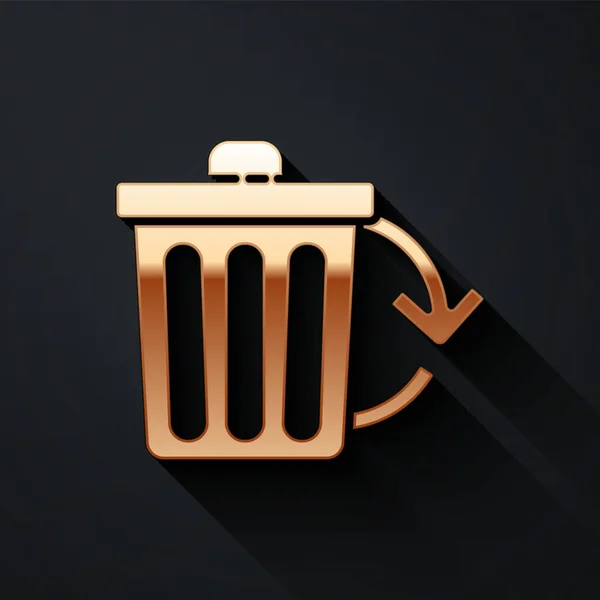 黒の背景に隔離されたリサイクルシンボルアイコンとゴールドごみ箱 ゴミはアイコンになる ゴミのゴミ箱の看板 リサイクルバスケットのサイン 長い影のスタイル ベクターイラスト — ストックベクタ