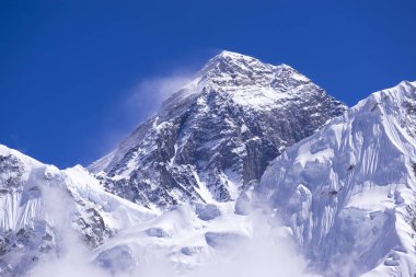 görünümü herhangi bir zamanda tepe öldüremediğimiz Shep üzerinden kadar kapalı. Everest ana kampı sırasında giden yol.