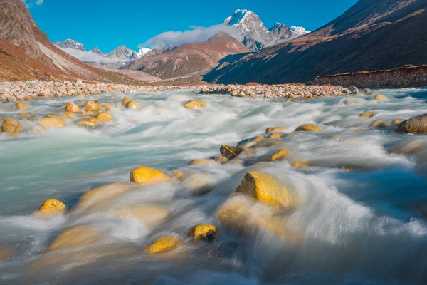 Hermoso paisaje de Pheriche Village (4240 m). Ruta del campamento base Lukla-Everest . — Foto de Stock