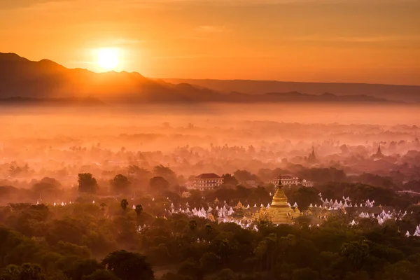 Vista superior de Mandalay Hills pela manhã . — Fotografia de Stock