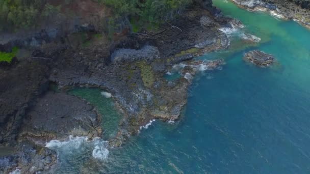 Imágenes Aéreas Aviones Tripulados Queens Bath Princeville Kauai Island — Vídeos de Stock