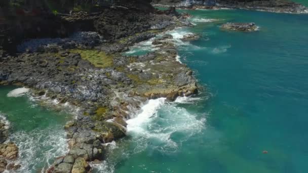 Aerial Drone Footage Queens Bath Princeville Kauai Island — Stock Video