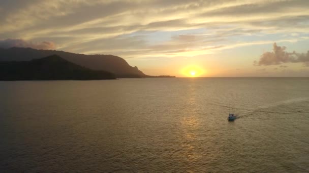 Vista Aérea Hanalei Baía Montanhas Pôr Sol Kauai Hawaii — Vídeo de Stock