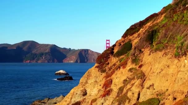 Aerial View San Francisco Bridge Revealed Mountainside — Stock Video