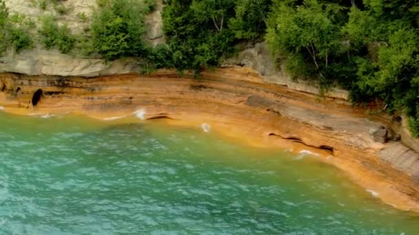 Παραλίες Στην Ακτή Του Δάσους Του Νησιού Mackinac — Αρχείο Βίντεο