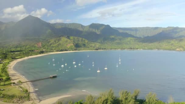 Boten Hanalei Baai Haven Kauai Eiland Hawaii Door Antenne Drone — Stockvideo