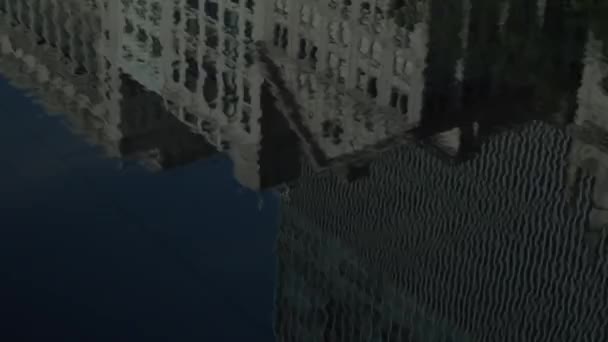 Riflesso Degli Edifici Acqua — Video Stock