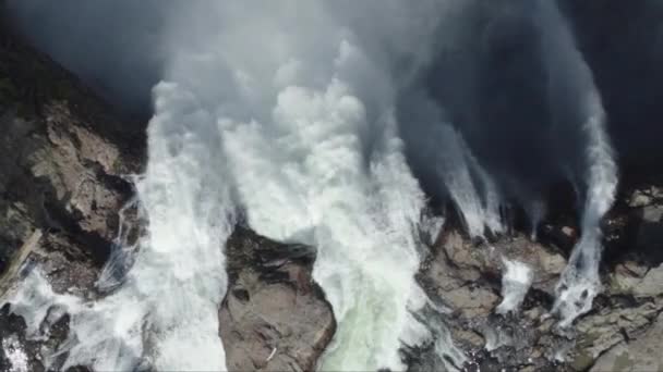 Cacading Montagne Chutes Drone Coup — Video