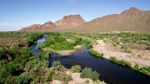 Río Desierto Montañas — Vídeo de stock