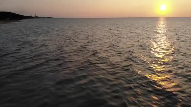 Drone Tiro Por Sol Sobre Oceano — Vídeo de Stock