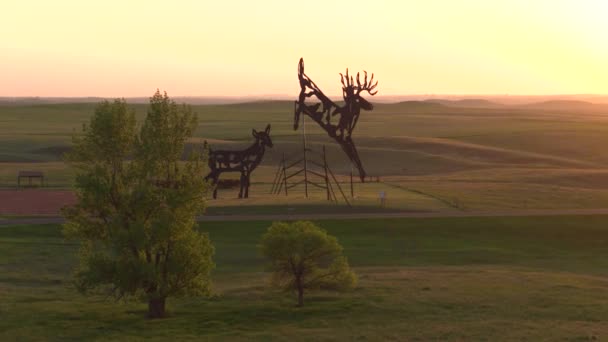 Enchanted Highway Sculpture Deer Crossing Art Aerial Drone — Stock Video