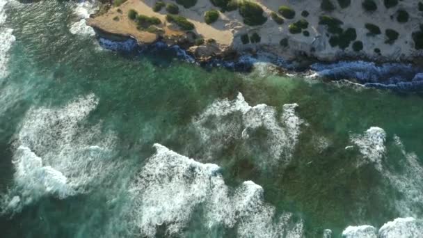 Voando Acima Praia Naufrágio Costa Kauai Por Drone Aéreo — Vídeo de Stock