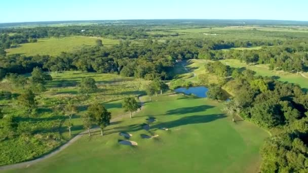 Grön Golfbana Med Små Dammar — Stockvideo