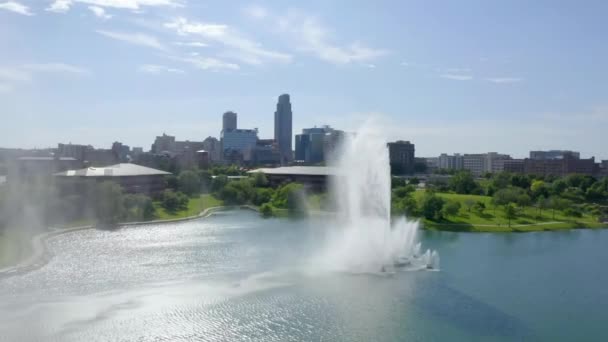 Heartland Της Αμερικής Συντριβάνια Πάρκο Omaha Nebraska Drone — Αρχείο Βίντεο