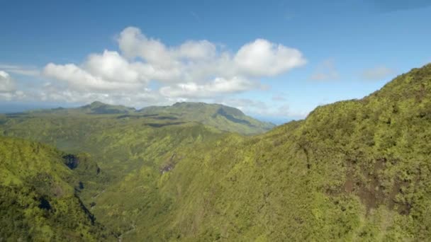 Helicóptero Acima Das Montanhas Ilha Kauai Hawaii Aéreo — Vídeo de Stock